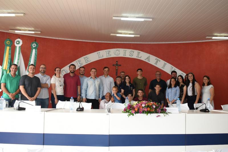 ESTUDANTES RIOBONITENSES TOMAM POSSE NO PROGRAMA PARLAMENTO JOVEM BRASILEIRO 2023